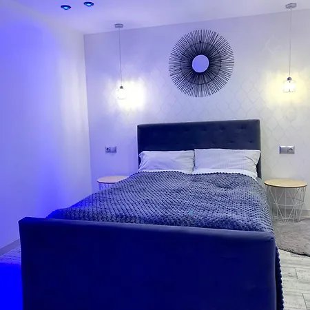 Uroczy Z Patio Lägenhet