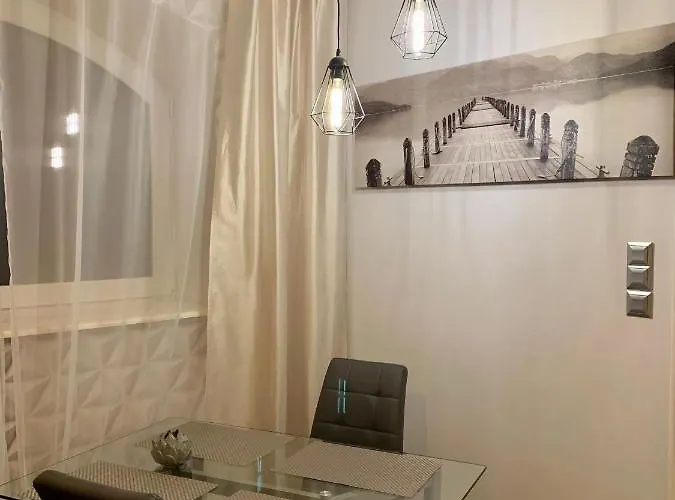 Uroczy Z Patio Lägenhet